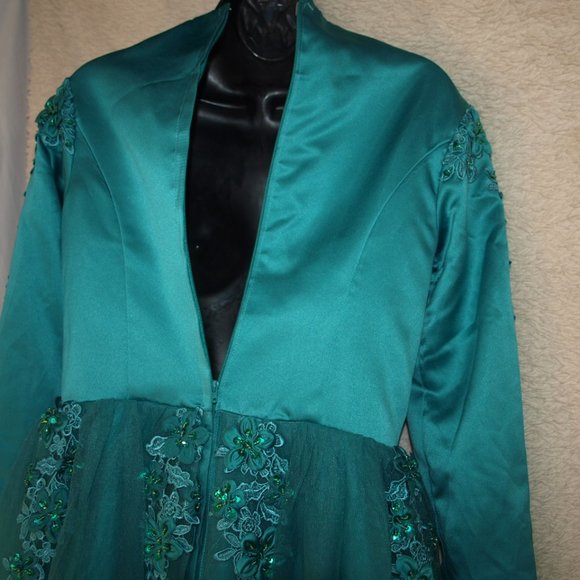 HAPPY WEDDING Long Green DRESS SIZE 14 USED FOR PHOTO SHOOT - Picture 6 of 6
